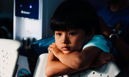 Sobrecarga sensorial no autismo: as crises meltdown e shutdown