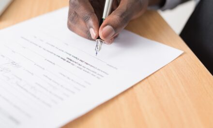Procuração ad judicia et extra : o que significa e como usá-la?